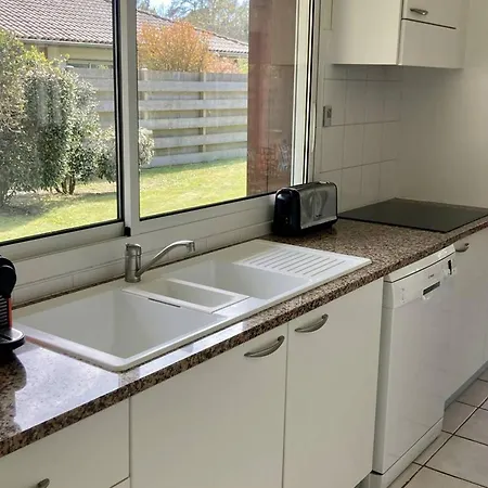Villa Familiale Avec Piscine Chauffée - 6 Pers. - Fr-1-878-14 *